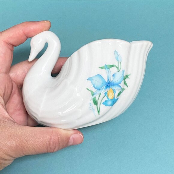 Beautiful Small Porcelain White Swan Bowl with Flowers - Swan Planter - Cottage - Picture 5 of 7